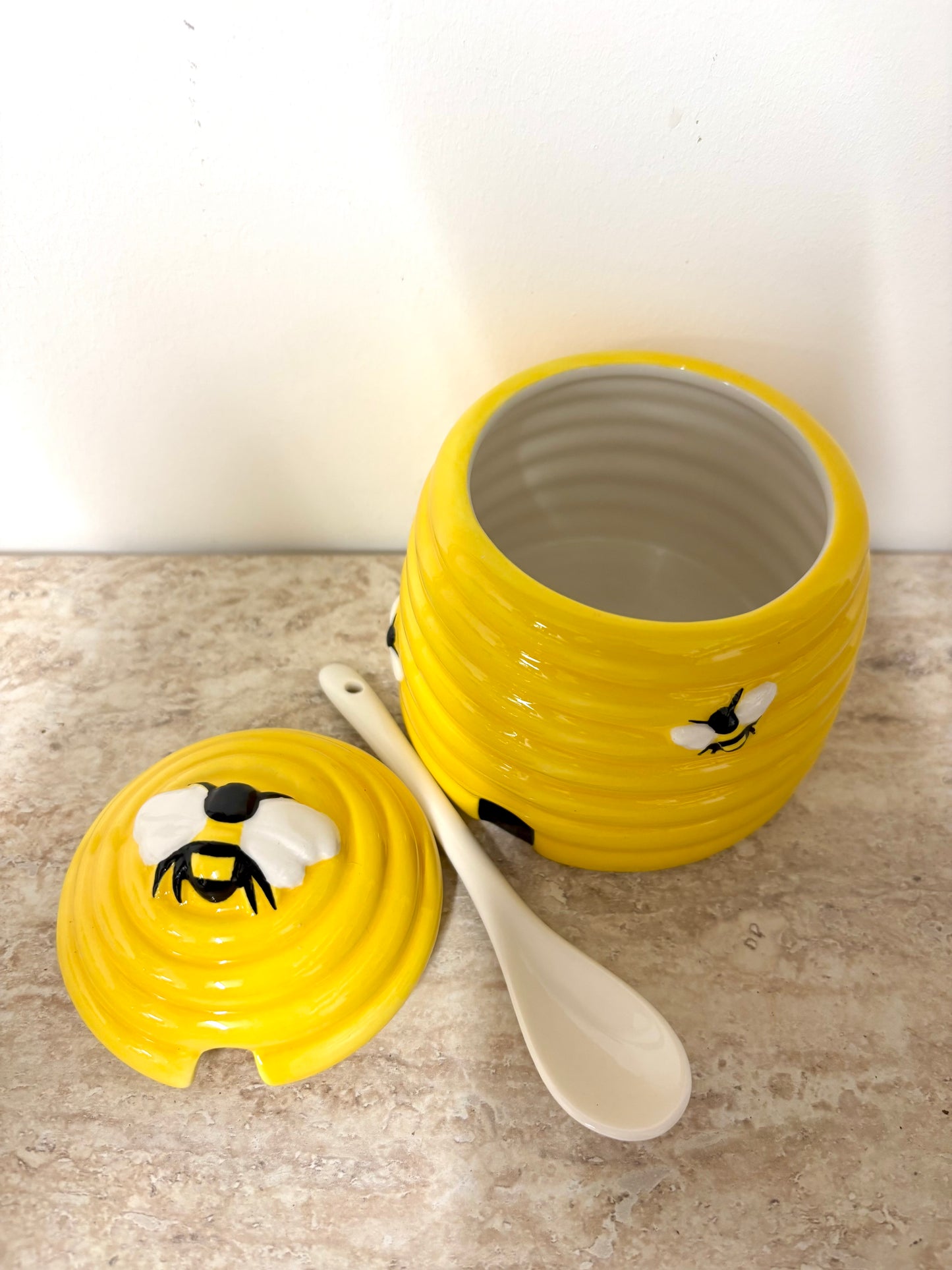 Beehive pot with lid & spoon