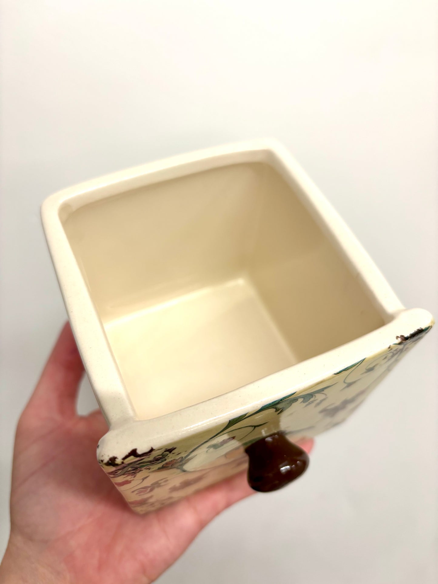 Drawer pot