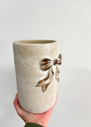 Bow design decorative vase