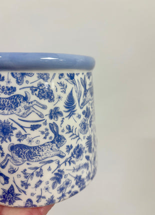 Blue hare pot