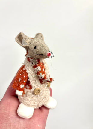 Mouse orange in dungarees