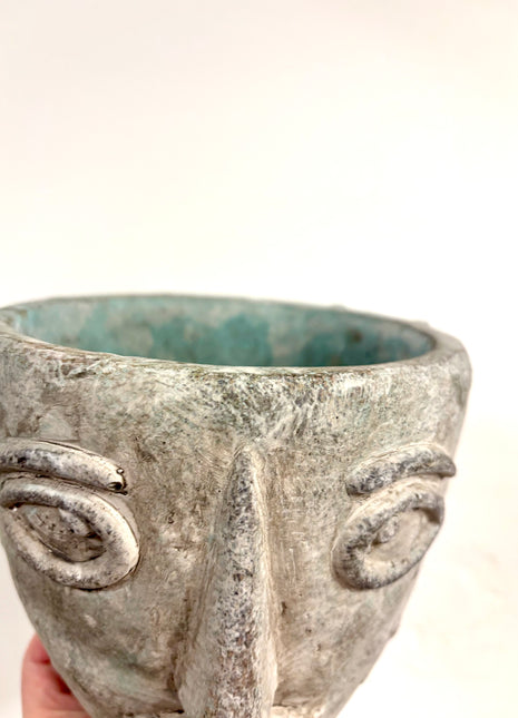 Face pot