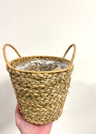 Wicker pot with handle