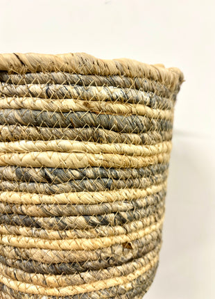 Basket wicker with handles