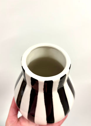 Black white vase