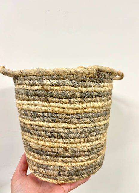 Basket wicker with handles