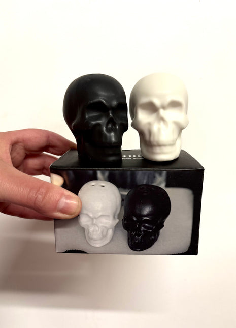 Skull salt and pepper shakers