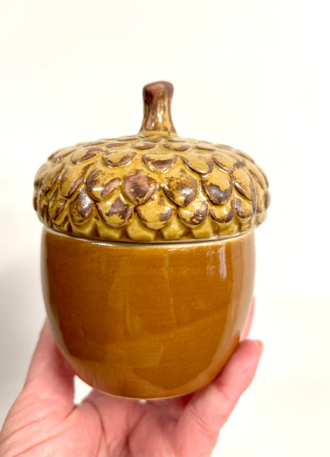 Acorn jar