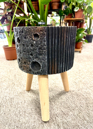 Black lunar planter