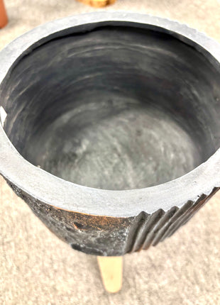 Black lunar planter