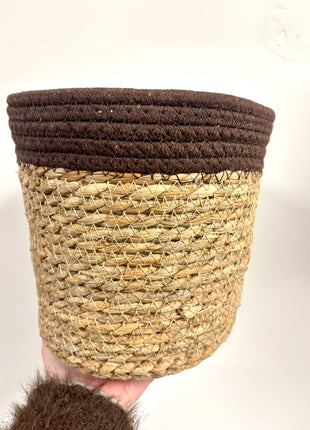 Wicker pot brown