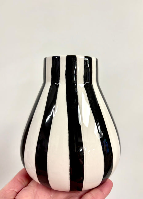 Black white vase
