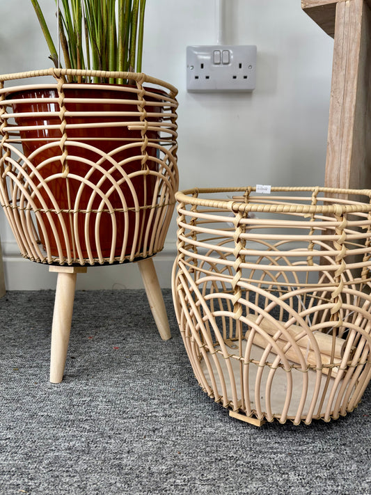 Tripod plant stand