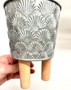 Tripod zinc pot