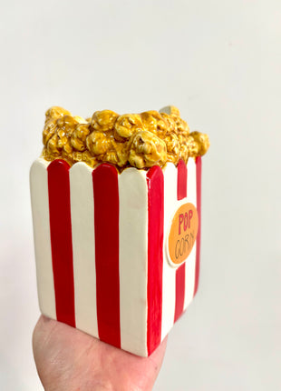Popcorn vase/holder