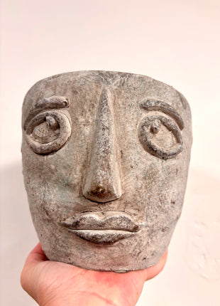 Face pot