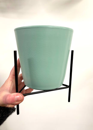 Metal tripod stand small