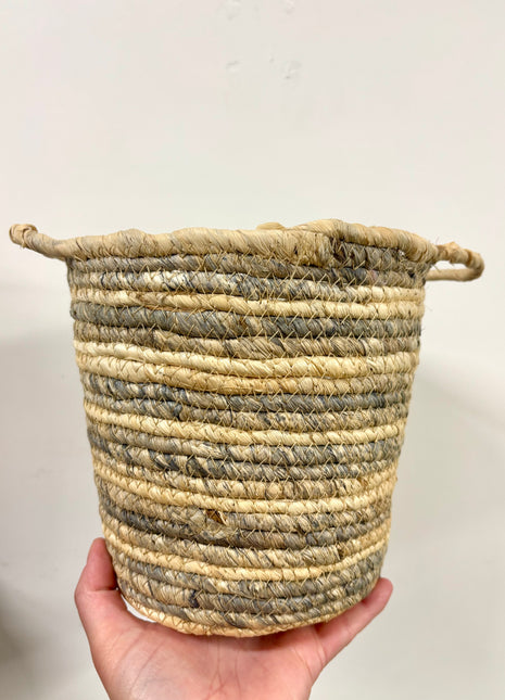 Basket wicker with handles