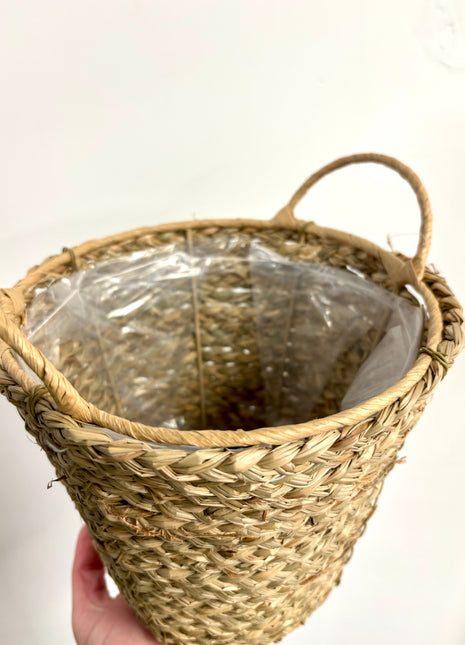 Seagrass basket with handles