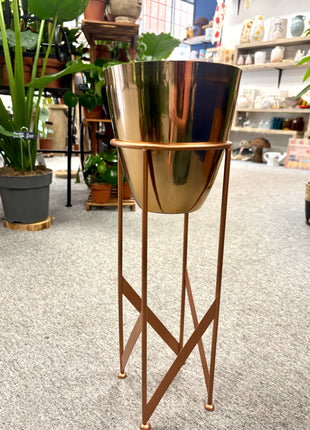Copper planter with stand