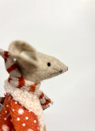 Mouse orange in dungarees