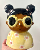 Lady with sunglasses pot