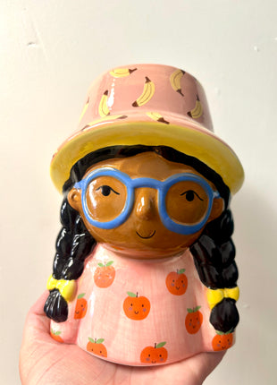 Lady summer hat pot
