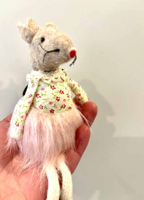 Mouse sitting pink tutu