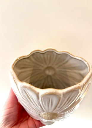 Daisy flower vase