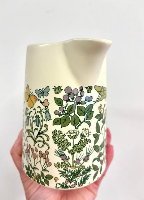Jug with garden theme