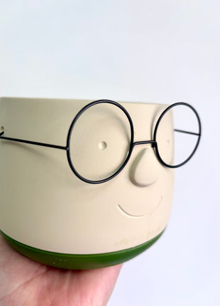 Face pot with glasses small