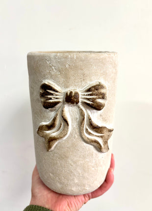 Bow design decorative vase