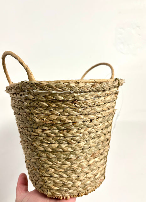 Seagrass basket with handles