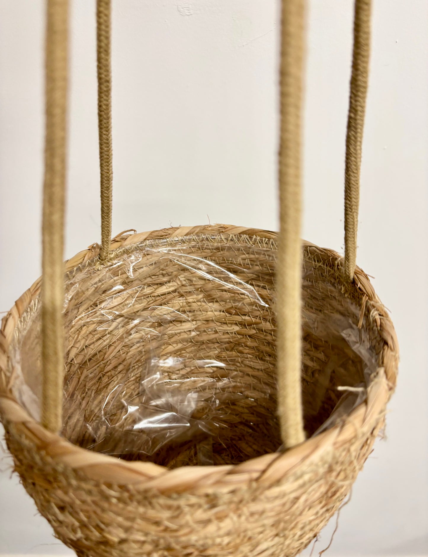 Wicker hanging basket