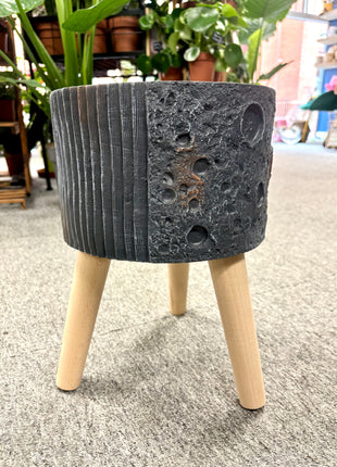 Black lunar planter