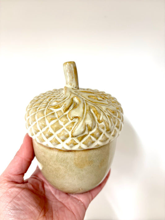 Acorn pot & lid