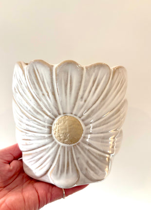 Daisy flower vase