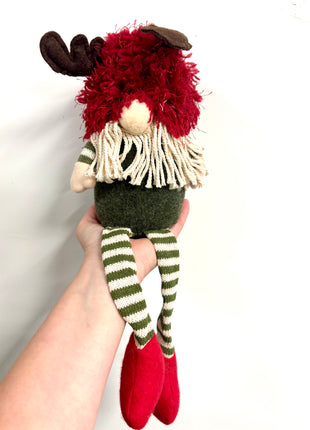 Gnome sitting with long legs