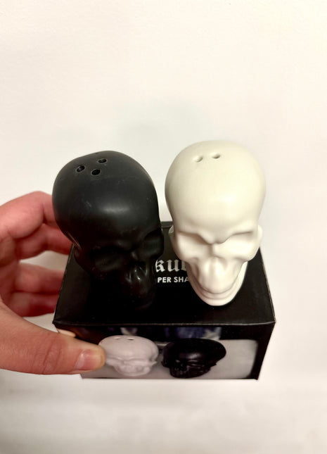 Skull salt and pepper shakers