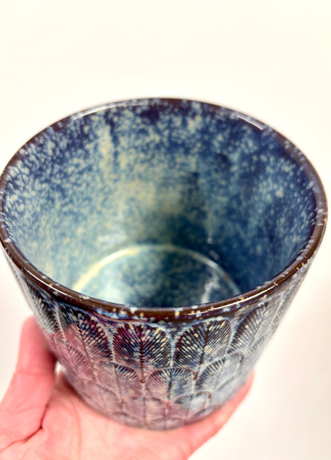 Dark blue pot