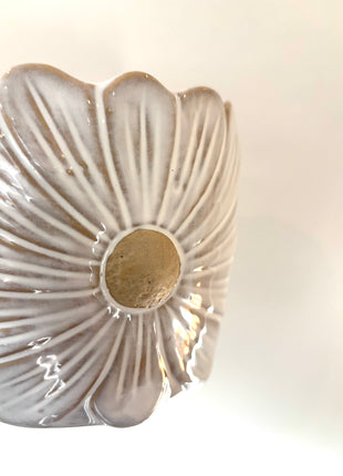 Daisy flower vase